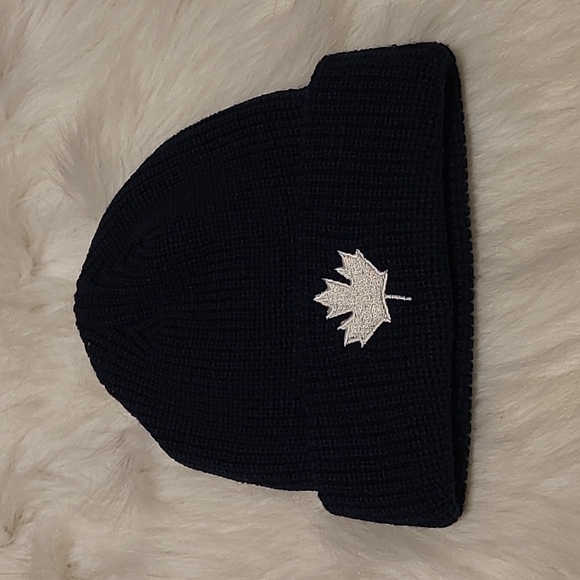 Canada Beanie - Picture 3 of 3